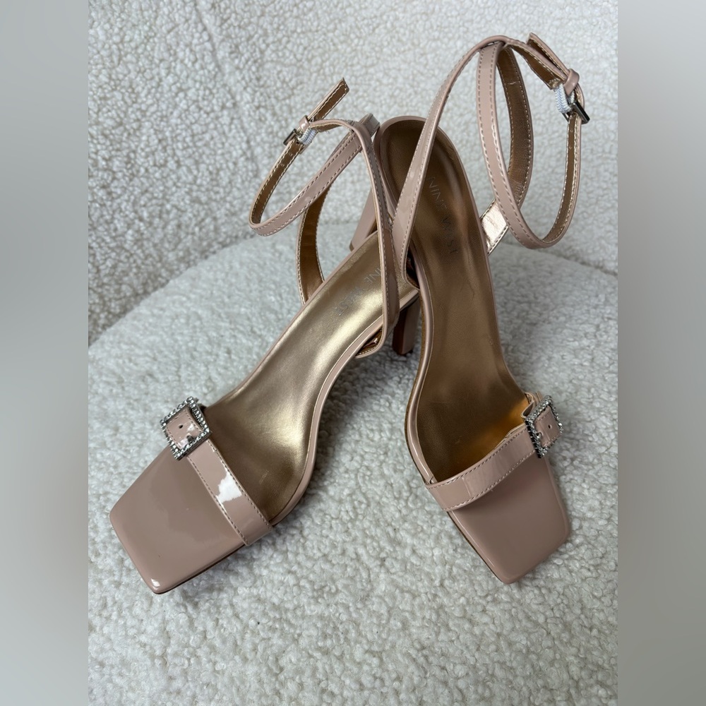 Nine West. heels Ankle Strap Sandals Synthetic leather buckle detail .size 9 NEW